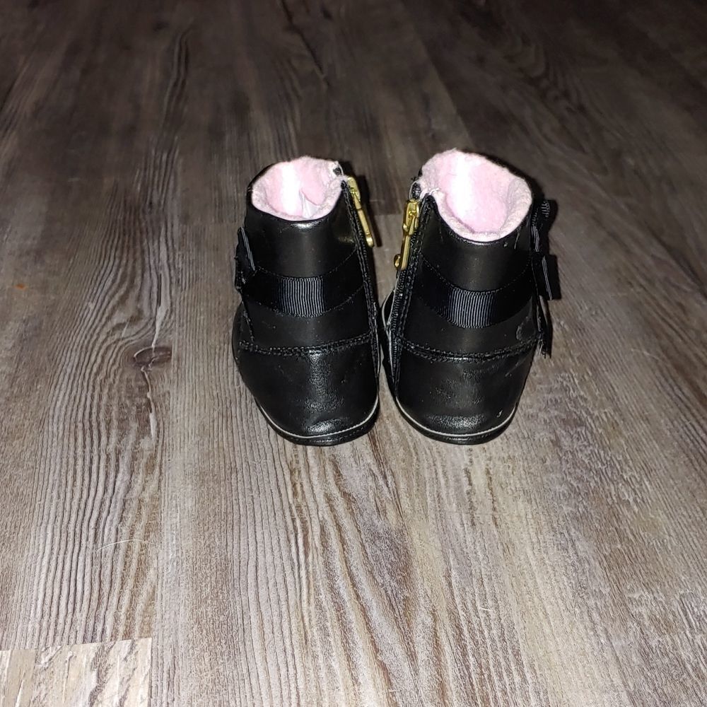 Juicy Couture Black lined infant crib slip on boots Sz 2 NWOT - Picture 4 of 8
